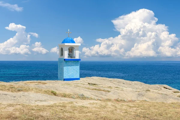 Traditionell Grekisk Liten Kyrka Eller Kapell Blå Himmel Med Vita — Stockfoto