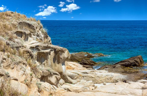 Paisagem Com Praia Mar Belas Nuvens Céu Azul — Fotografia de Stock