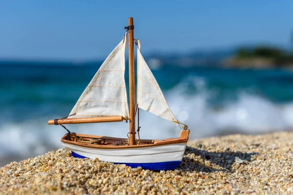 Image Tropical Sandy Beach Sailboat Toy Summer Concept — Stock Photo, Image