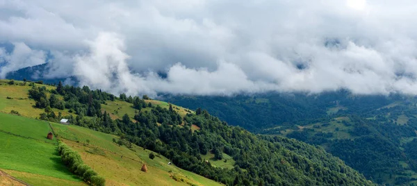 Majestätischer Blick Auf Schöne Nebel Und Nebelberge Nebellandschaft Sommerzeit Nach — Stockfoto