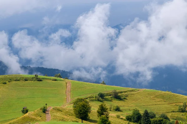 Majestueus Uitzicht Prachtige Mist Wolkenbergen Het Nevellandschap Zomertijd Rai — Stockfoto