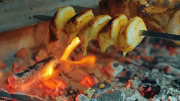 Cheese is grilled on the grill. Traditional cuisine — Stock Video