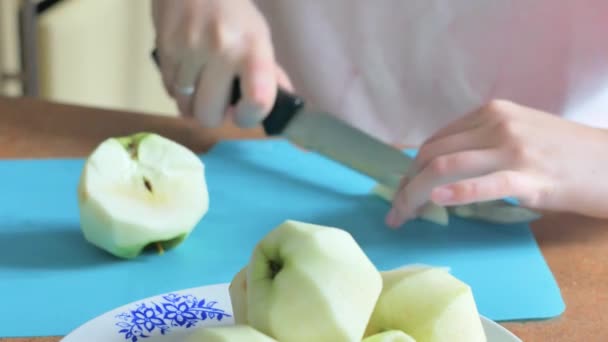 Young woman cutting an apple kitchen — Stock Video