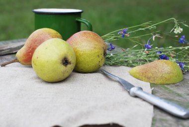 Çiçekleri açık hava ile organik olgun armut
