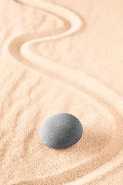 Raked Sand Spa Wellness Healing Stones Zen Buddhism Meditation Stone — Stock Photo, Image