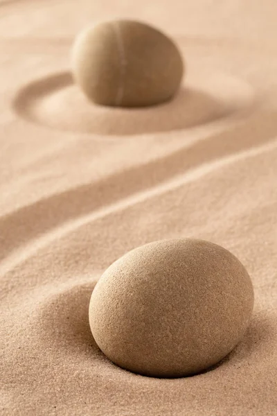 Dva Kulaté Kameny Písku Japonská Rocková Zahrada Představuje Čistotu Harmonii — Stock fotografie