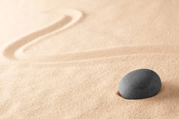 Piedra Meditación Zen Negro Jardín Arena Japonesa Concepto Armonía Equilibrio — Foto de Stock