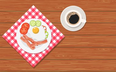 Kahvaltı, kızarmış yumurta ve sosis ile plaka.