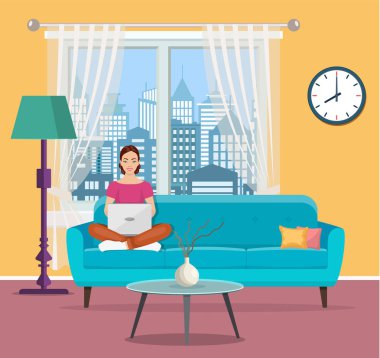 oturma odası dizüstü bilgisayar kullanan genç kadın.