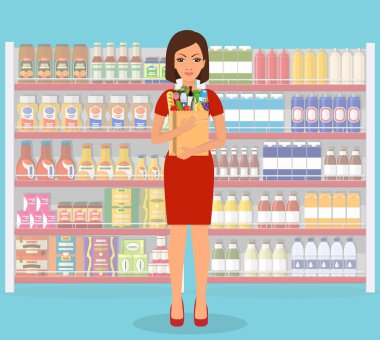 Kadın süpermarketten alışveriş yapıyor.