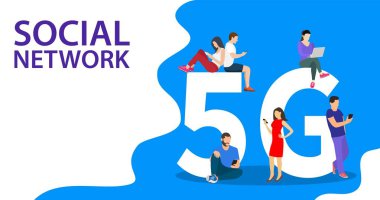 Büyük 5g sembolü üzerinde oturan gadget'lar ile İnsanlar.