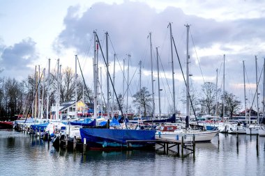 Yat Limanı de akşam, Hoorn, Hollanda görüntülemek