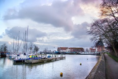 Yat Limanı de akşam, Hoorn, Hollanda görüntülemek