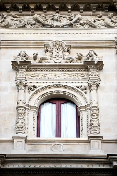 Ventana Decorada Con Talla Esculturas Estilo Neo Barroco —  Fotos de Stock