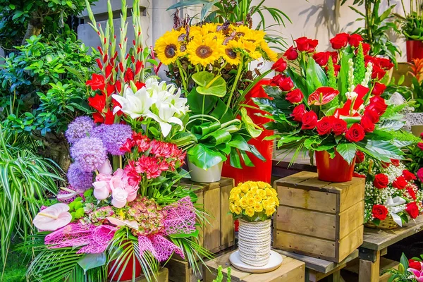 Blumenmarkt Mit Verschiedenen Bunten Frischen Blumen Selektiver Fokus — Stockfoto