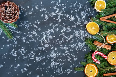 Beyaz arka plan üzerinde Noel ve yeni yıl dekorasyon