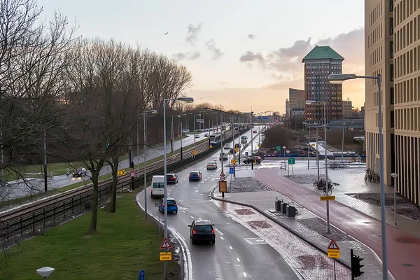 Amsterdam Holandia Lutego 2018 Widok Ulicę Miasta Samochodami Rano Selektywna — Zdjęcie stockowe