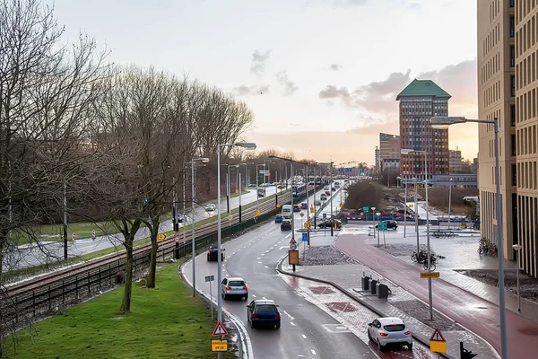 Amsterdam Holandia Lutego 2018 Widok Ulicę Miasta Samochodami Rano Selektywna — Zdjęcie stockowe