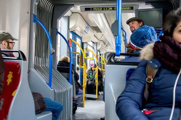Ámsterdam Países Bajos Febrero 2018 Personas Dentro Del Vagón Tranvía — Foto de Stock