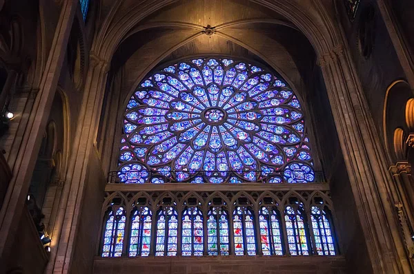 Notre Dame Katedrali'nde Kuzey Rose penceresi