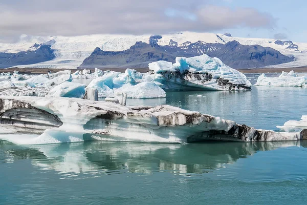 İzlanda Buzul Koyu 'nun güzel soğuk manzara resmi,