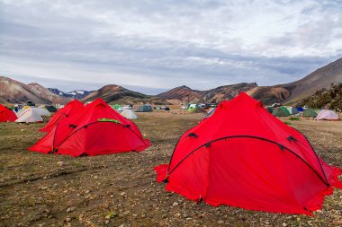 Landmannalaugar, İzlanda 'da kamp.