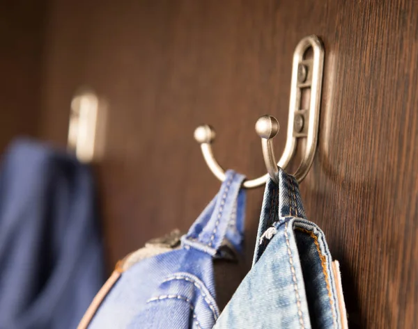 Kleiderhaken im Schrank — Stockfoto