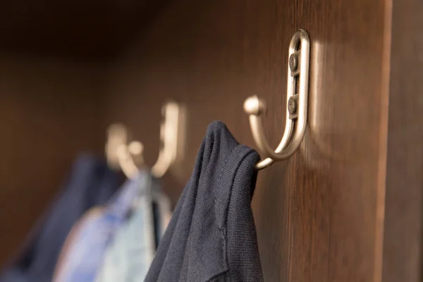 Kleiderhaken im Schrank — Stockfoto