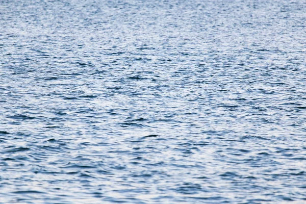 Mooie achtergrond van het wateroppervlak — Stockfoto