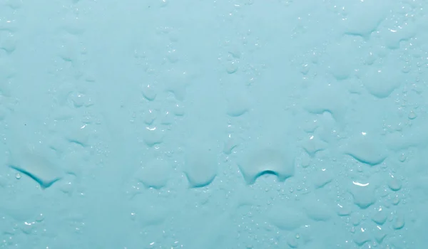 白地に青い水滴します。クローズ アップ — ストック写真