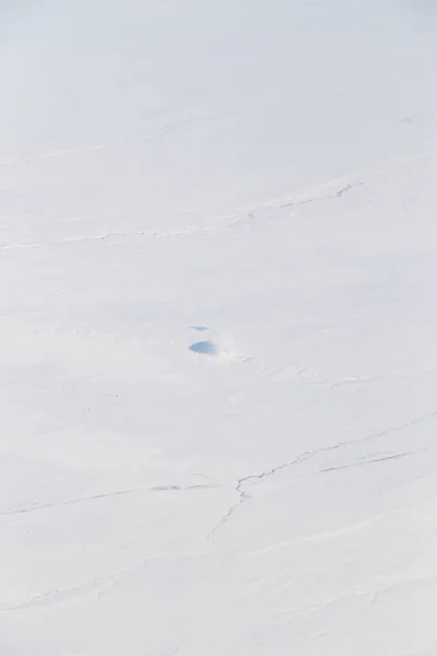 Tierra nevada. vista desde el avión como fondo —  Fotos de Stock