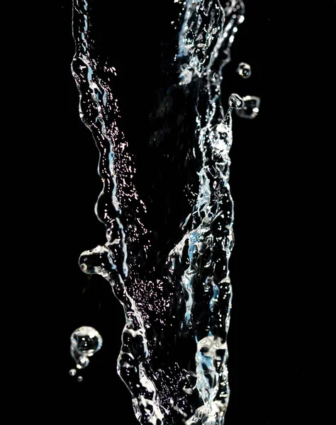 Postříkáním vodou na černém pozadí — Stock fotografie