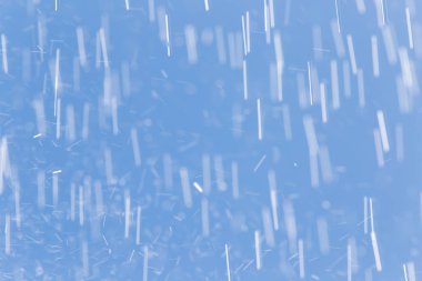 mavi gökyüzüne karşı yağmur