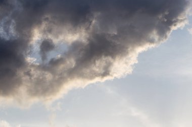 Gökyüzündeki fırtına bulutları