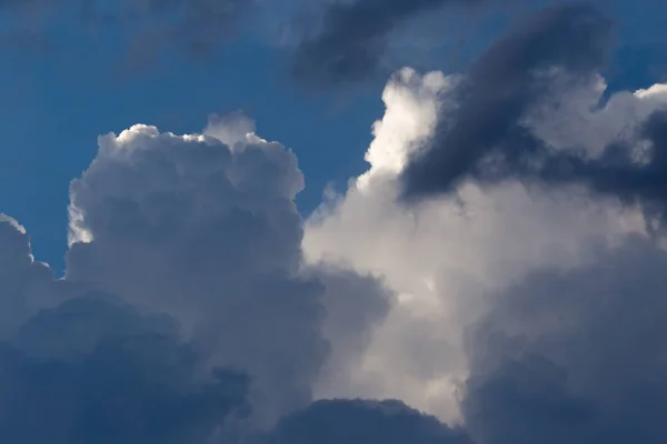 Awan badai di langit sebagai latar belakang — Stok Foto