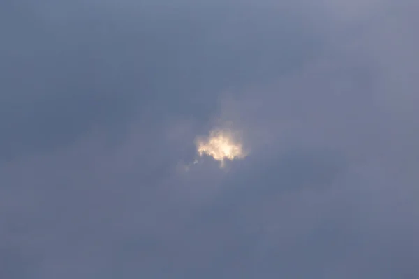 Штормові хмари в небі як фон — стокове фото