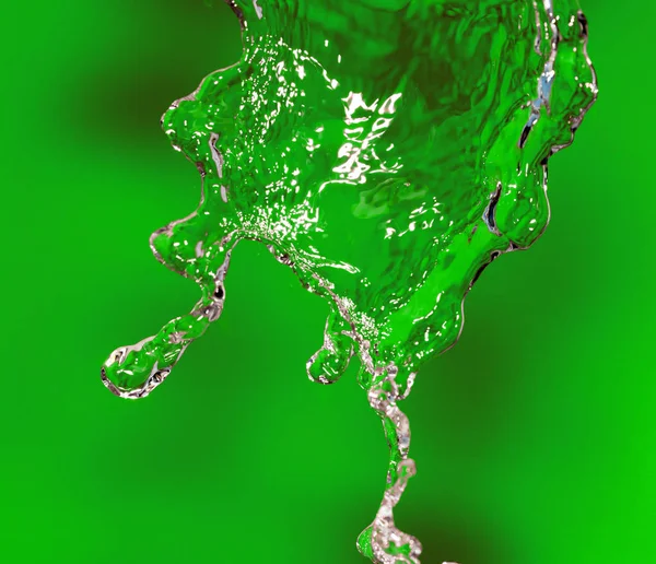Salpicaduras de agua sobre un fondo verde — Foto de Stock