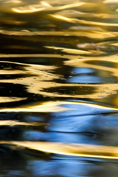 Superficie colorata dell'acqua come sfondo — Foto Stock