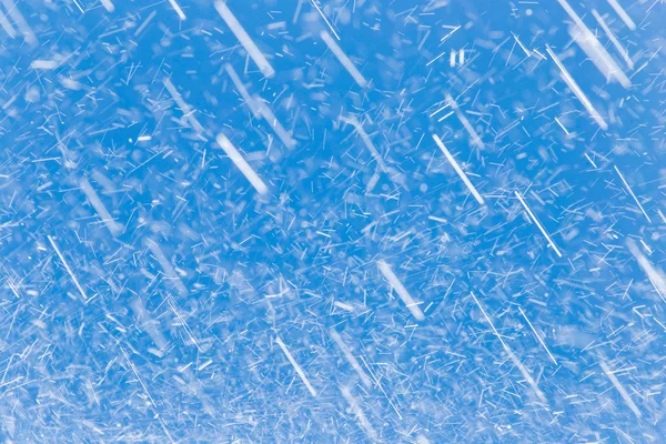 Lluvia contra el cielo azul — Foto de Stock