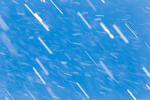 Regn mot den blå himlen — Stockfoto