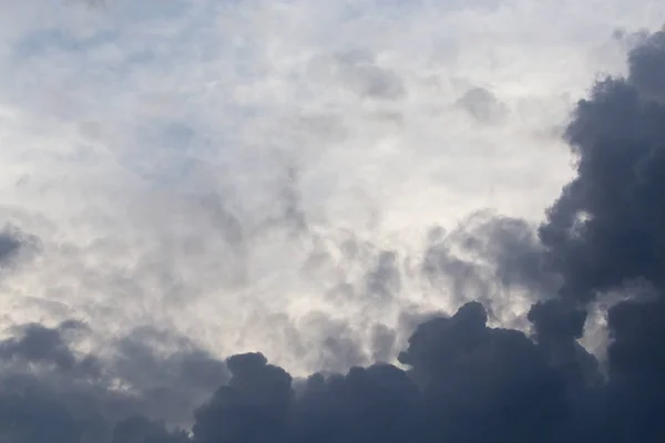 Awan badai di langit sebagai latar belakang — Stok Foto