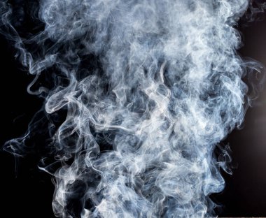 dumanı siyah arkaplanda