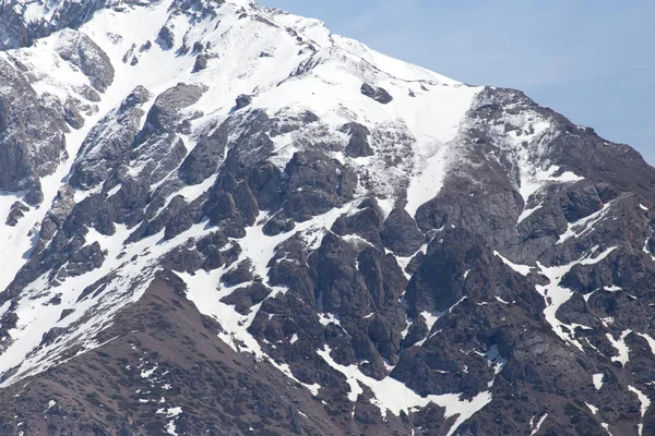 Die schneebedeckten Gipfel des Tien Shan Gebirges. Kasachstan — Stockfoto