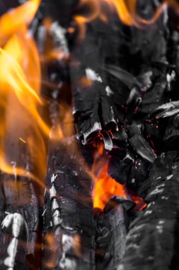 arka plan olarak yanan kömür