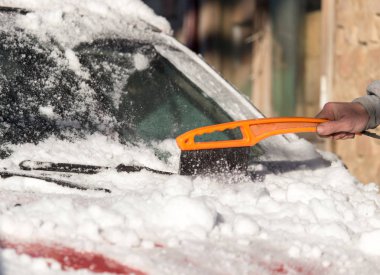 kar üzerinden araba kış kazıma