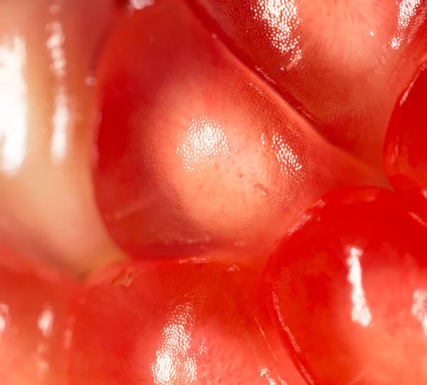 Moget granatäpple. Supermakro — Stockfoto