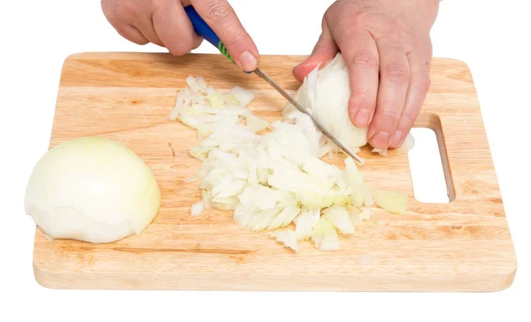 Cocinar la cebolla cortada en una tabla sobre un fondo blanco — Foto de Stock