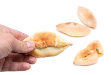 turta lahana beyaz bir arka plan üzerinde ile