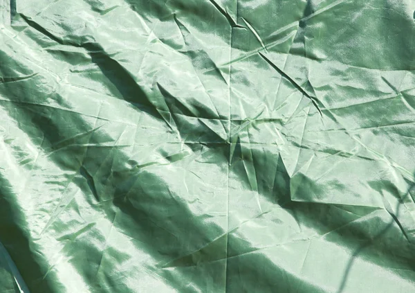 Tecido crumpled verde como fundo — Fotografia de Stock
