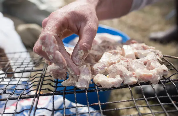 Carne en la parrilla al aire libre —  Fotos de Stock